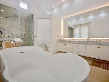 Villa mediterránea a pasos de la playa en venta