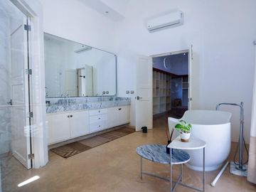 Villa mediterránea a pasos de la playa en venta