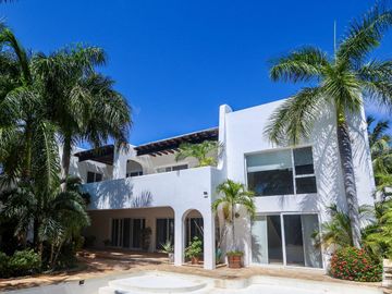 Villa mediterránea a pasos de la playa en venta