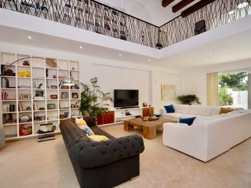 Villa mediterránea a pasos de la playa en venta