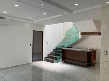 CASA EN LOMAS DE VISTA HERMOSA