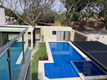 CASA EN LOMAS DE VISTA HERMOSA