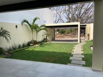 CASA EN LOMAS DE VISTA HERMOSA
