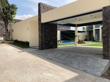 CASA EN LOMAS DE VISTA HERMOSA