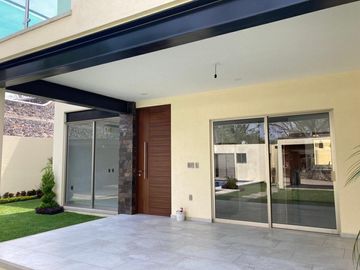 CASA EN LOMAS DE VISTA HERMOSA