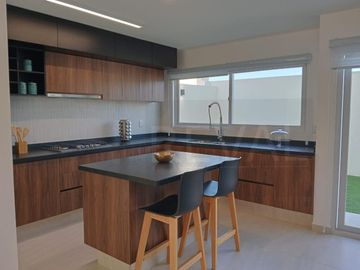 Casa a estrenar en Venta en Zibata con roof  top