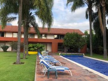 CASA EN PUEBLO OACALCO