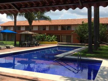 CASA EN PUEBLO OACALCO
