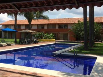 CASA EN PUEBLO OACALCO
