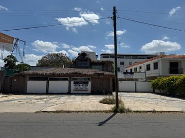 Casa en  venta en Mérida sobre avenida Rogers 22m de frente