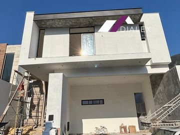 Casa en VENTA Fracc. Santa Isabel -CARRETERA NACIONAL- Zona Sur de Monterrey, 403 m2
