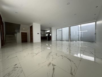 CASA EN VENTA EN FRACCIONAMIENTO RESIDENCIAL KINARA, ZONA SAN BERNARDINO TLAXCALANCINGO