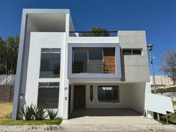 CASA EN VENTA EN FRACCIONAMIENTO RESIDENCIAL KINARA, ZONA SAN BERNARDINO TLAXCALANCINGO