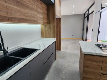 Casa en Venta Altozano  Fraccionamiento privado frente área verde