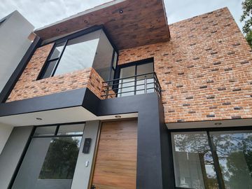 Casa en Venta Altozano  Fraccionamiento privado frente área verde