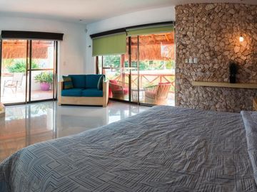 Casa de 2 recámaras con alberca en venta  en Sisal, Yucatán.