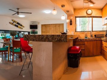 Casa de 2 recámaras con alberca en venta  en Sisal, Yucatán.