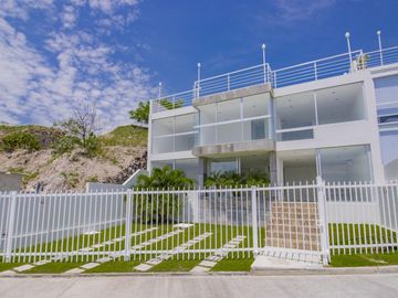 CASA EN VENTA CON VISTA AL LAGO