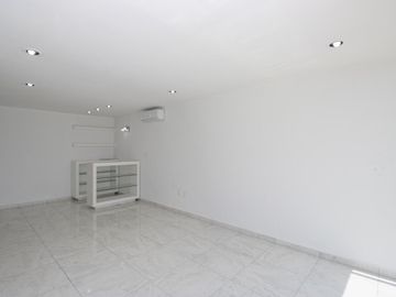 CASA EN VENTA CON VISTA AL LAGO