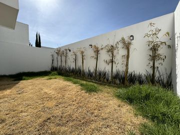 CASA EN VENTA EN PARQUE CHIHUAHUA, ZONA LOMAS DE ANGELÓPOLIS III