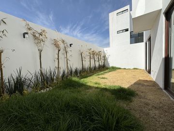 CASA EN VENTA EN PARQUE CHIHUAHUA, ZONA LOMAS DE ANGELÓPOLIS III