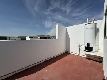 CASA EN VENTA EN PARQUE CHIHUAHUA, ZONA LOMAS DE ANGELÓPOLIS III