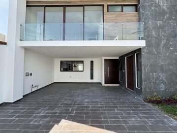CASA EN VENTA EN PARQUE CHIHUAHUA, ZONA LOMAS DE ANGELÓPOLIS III