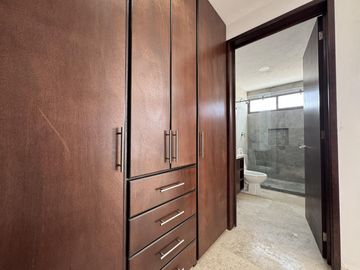 CASA EN VENTA EN PARQUE CHIHUAHUA, ZONA LOMAS DE ANGELÓPOLIS III