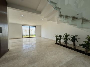 CASA EN VENTA EN PARQUE CHIHUAHUA, ZONA LOMAS DE ANGELÓPOLIS III