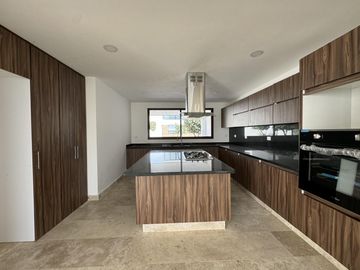 CASA EN VENTA EN PARQUE CHIHUAHUA, ZONA LOMAS DE ANGELÓPOLIS III