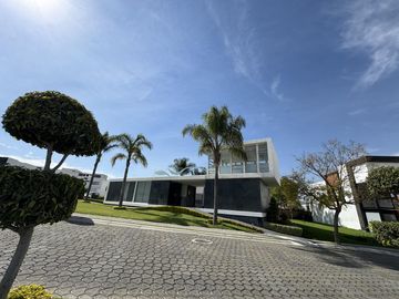 CASA EN VENTA EN PARQUE CHIHUAHUA, ZONA LOMAS DE ANGELÓPOLIS III
