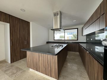CASA EN VENTA EN PARQUE CHIHUAHUA, ZONA LOMAS DE ANGELÓPOLIS III