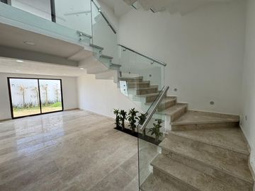CASA EN VENTA EN PARQUE CHIHUAHUA, ZONA LOMAS DE ANGELÓPOLIS III