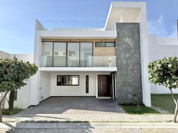 CASA EN VENTA EN PARQUE CHIHUAHUA, ZONA LOMAS DE ANGELÓPOLIS III