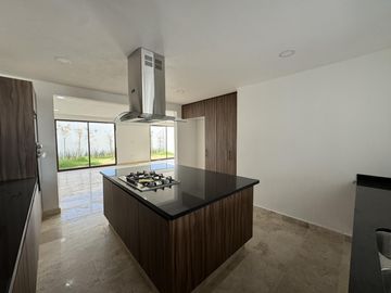 CASA EN VENTA EN PARQUE CHIHUAHUA, ZONA LOMAS DE ANGELÓPOLIS III