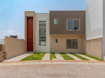 Casa en Fraccionamiento Lomas de Ahuatlán