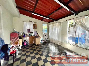 CASA 3 AMBIENTES SOBRE LOTE PROPIO, EN PLANTA BAJA, CON JARDIN Y FONDO