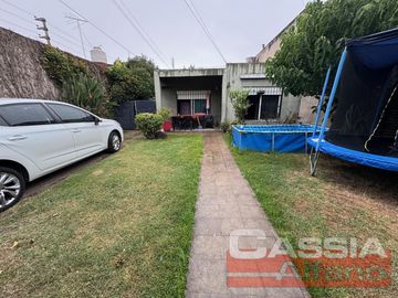 CASA 3 AMBIENTES SOBRE LOTE PROPIO, EN PLANTA BAJA, CON JARDIN Y FONDO