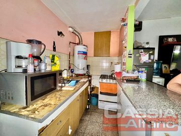 CASA 3 AMBIENTES SOBRE LOTE PROPIO, EN PLANTA BAJA, CON JARDIN Y FONDO