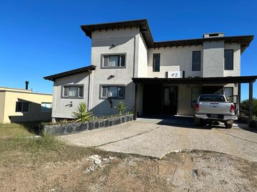 Casa en venta - 4 Dormitorios 3 Baños - Cochera - 350Mts2 - Costa Esmeralda