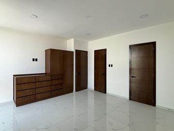 LOMAS DEL SOL, Casa en VENTA con alberca, sala de TV y 3 recamaras con baño (RL)