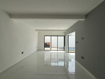 LOMAS DEL SOL, Casa en VENTA con alberca, sala de TV y 3 recamaras con baño (RL)
