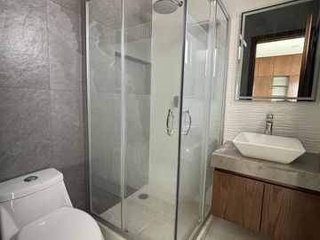 LOMAS DEL SOL, Casa en VENTA con alberca, sala de TV y 3 recamaras con baño (RL)