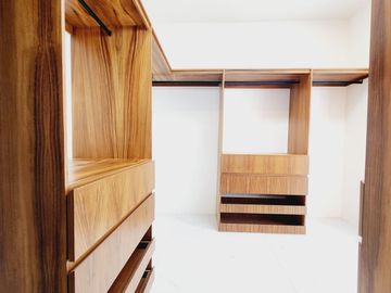 LOMAS DIAMANTE, Casa en VENTA con recamara en planta baja, sala de TV y amplio jardin