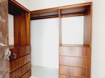 LOMAS DIAMANTE, Casa en VENTA con recamara en planta baja, sala de TV y amplio jardin
