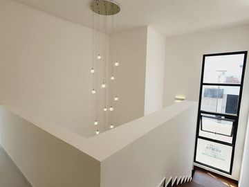 LOMAS DIAMANTE, Casa en VENTA con recamara en planta baja, sala de TV y amplio jardin