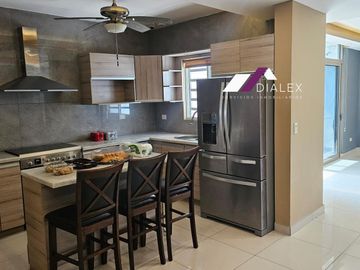 VENTA Casa en Fracc. ESPACIO CUMBRES en MONTERREY | 3 Niveles, 4 Recámaras EN ESQUINA