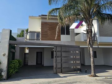 VENTA Casa en Fracc. ESPACIO CUMBRES en MONTERREY | 3 Niveles, 4 Recámaras EN ESQUINA