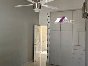 VENTA Casa en Fracc. ESPACIO CUMBRES en MONTERREY | 3 Niveles, 4 Recámaras EN ESQUINA