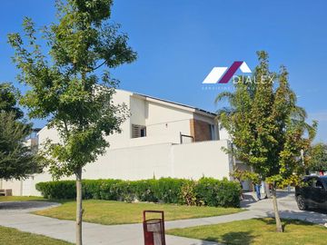 VENTA Casa en Fracc. ESPACIO CUMBRES en MONTERREY | 3 Niveles, 4 Recámaras EN ESQUINA